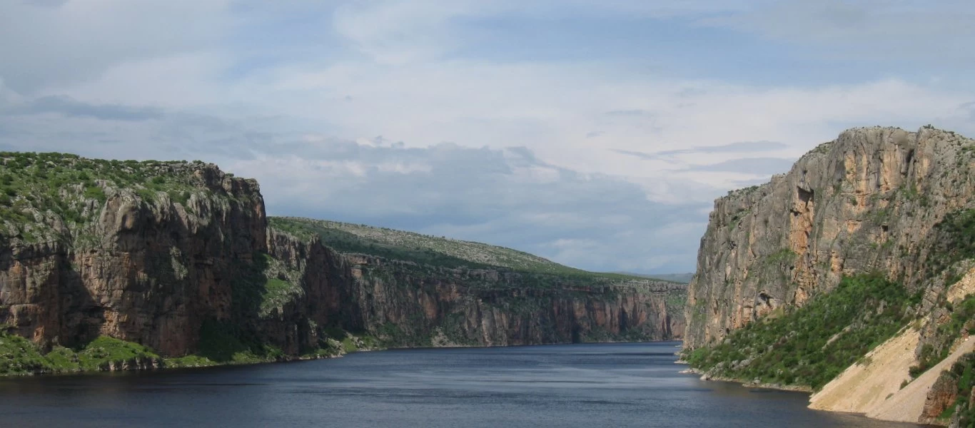 Ευφράτης: Για πρώτη φορά στην ιστορία η στάθμη των υδάτων υποχώρησε κατά 5 μέτρα!- Τι λέει η Αποκάλυψη του Ιωάννη